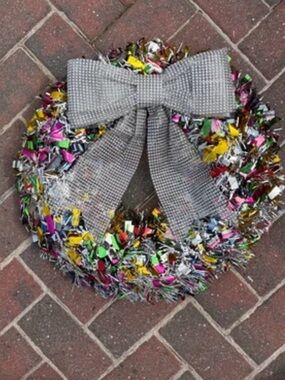 Silver Bow Confetti Wreath – Multicolor Tinsel Party Wreath